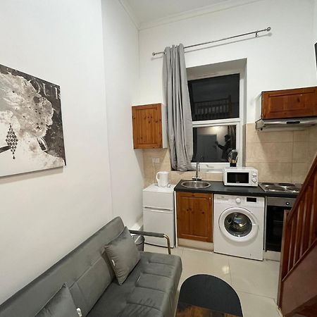 Modern Studios Queenspark Лондон Номер фото