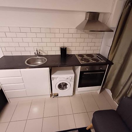Modern Studios Queenspark Лондон Номер фото