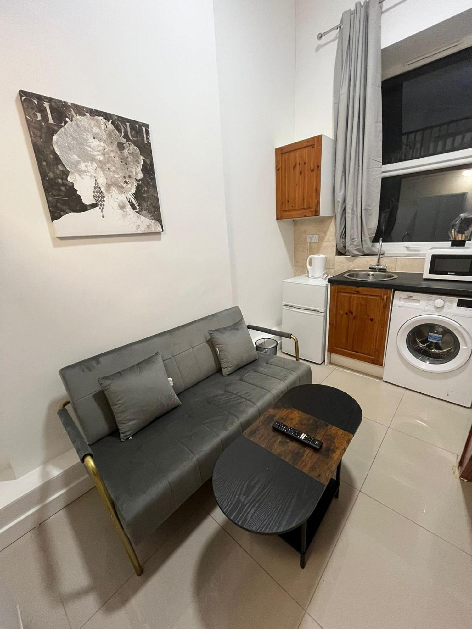 Modern Studios Queenspark Лондон Номер фото