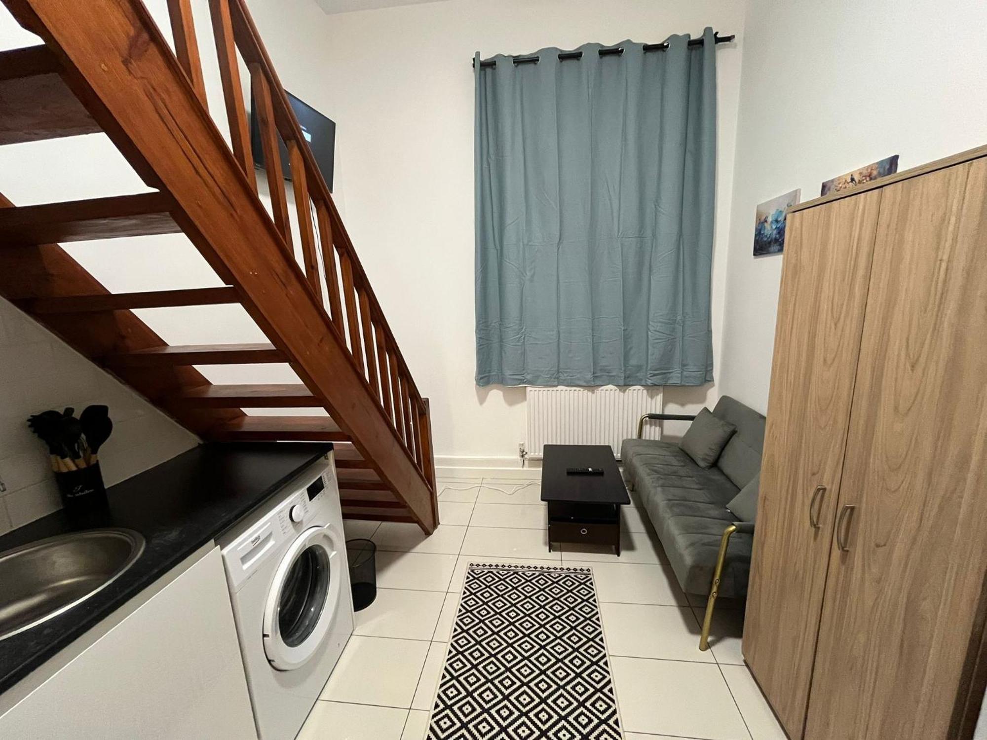 Modern Studios Queenspark Лондон Номер фото