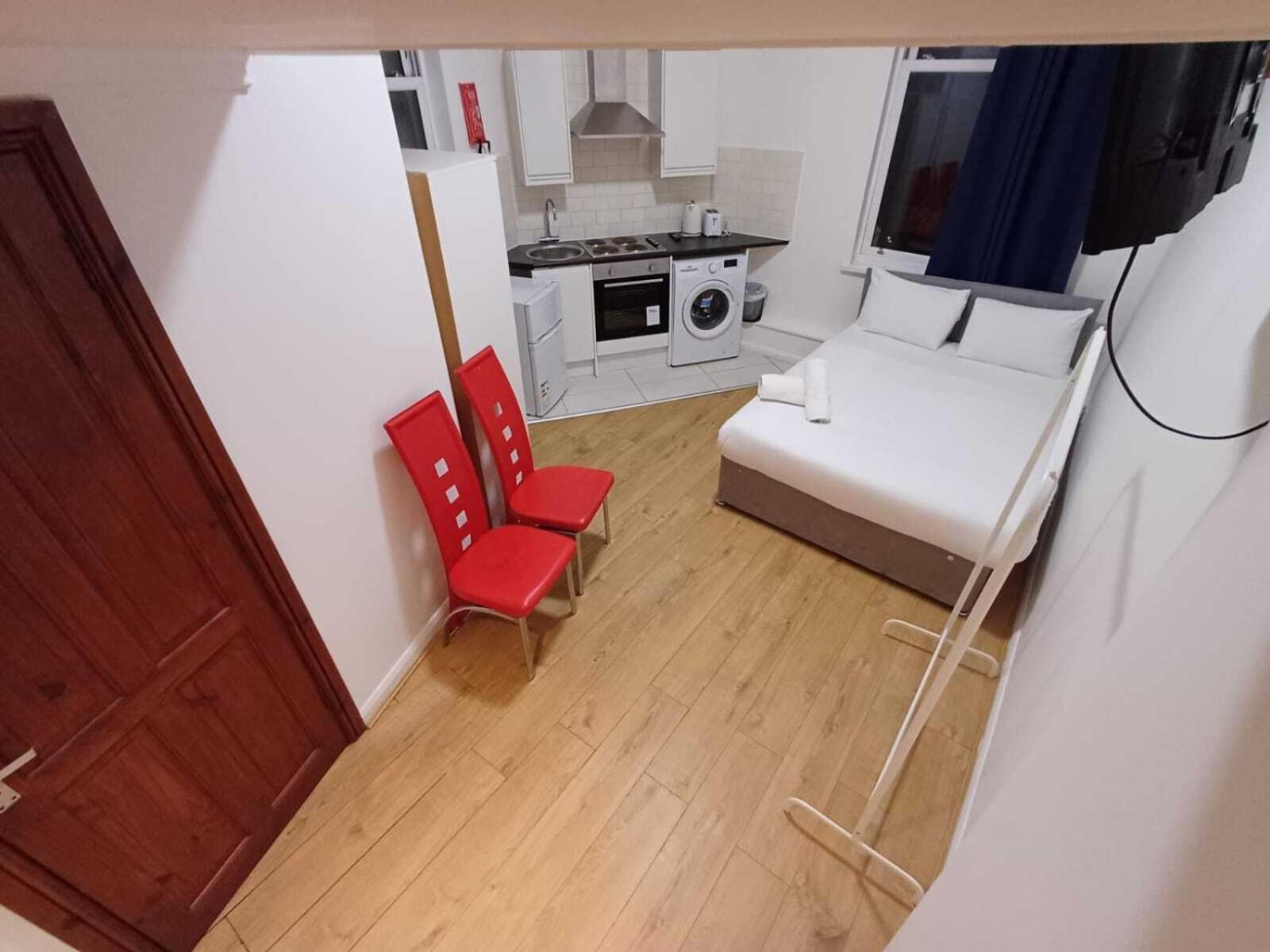Modern Studios Queenspark Лондон Номер фото