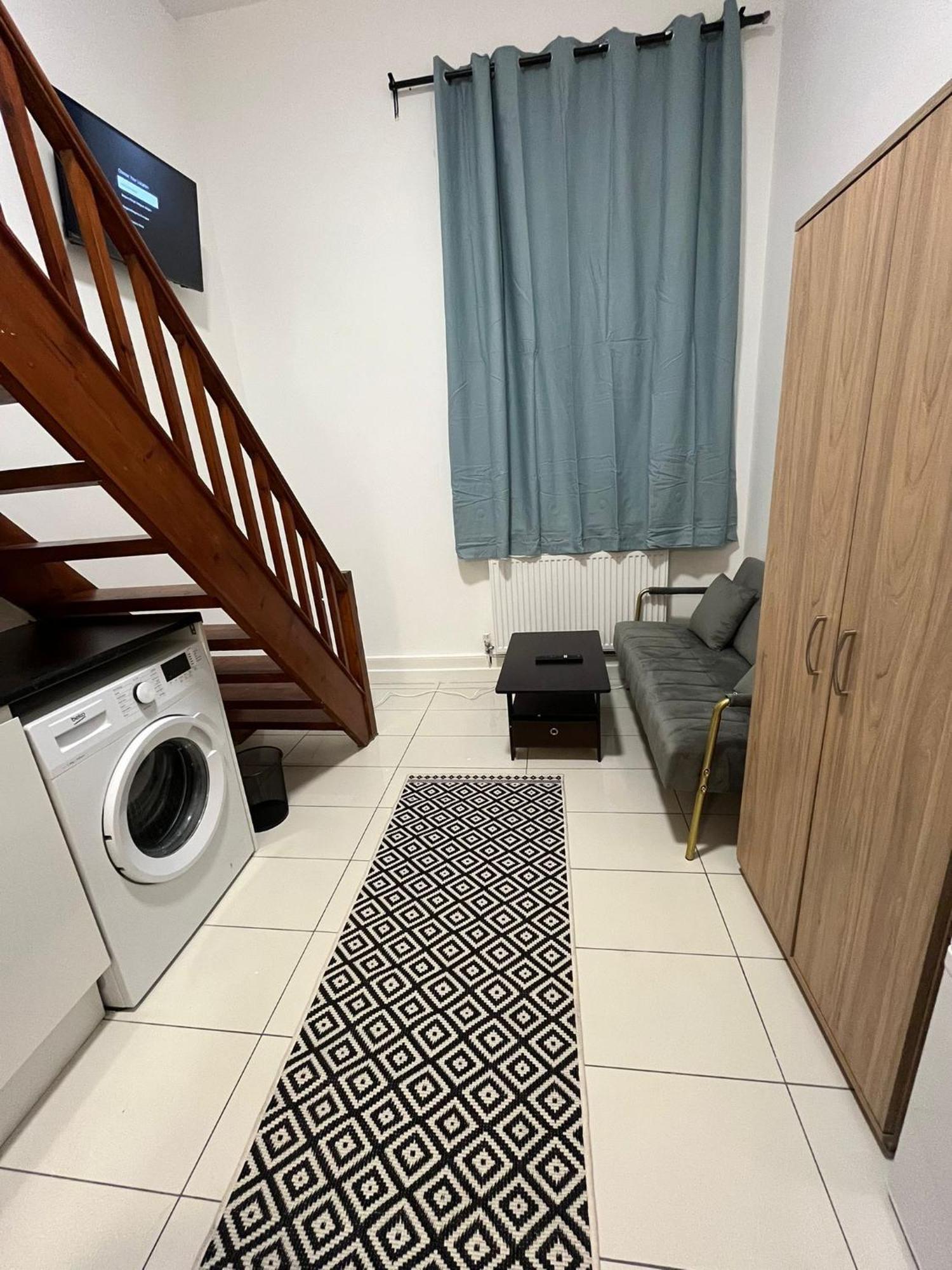 Modern Studios Queenspark Лондон Номер фото
