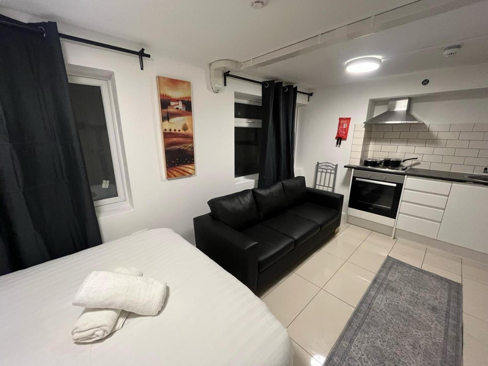 Modern Studios Queenspark Лондон Номер фото