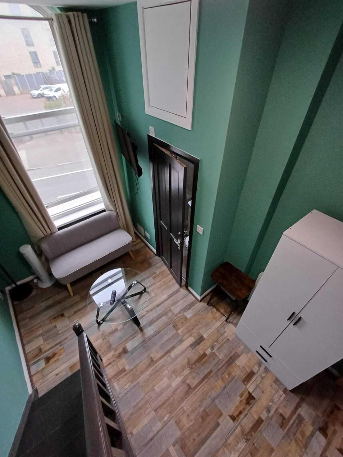 Modern Studios Queenspark Лондон Номер фото