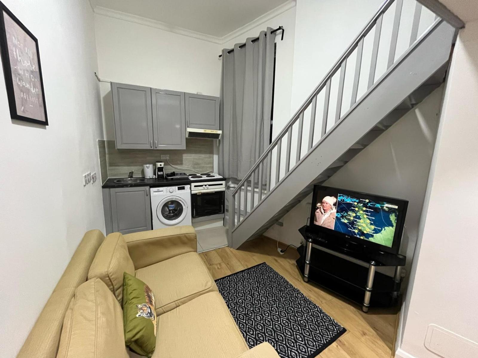 Modern Studios Queenspark Лондон Номер фото