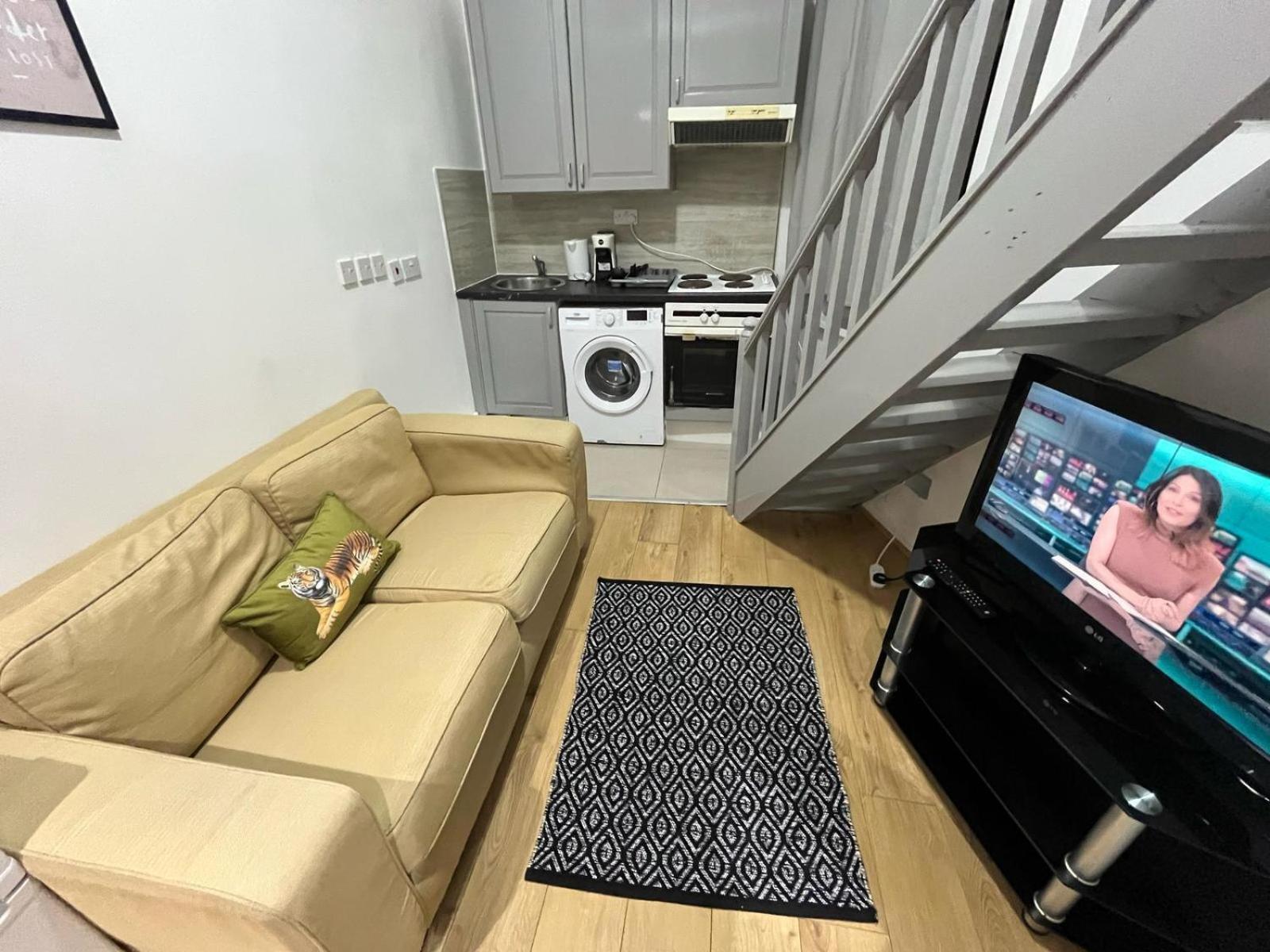 Modern Studios Queenspark Лондон Номер фото